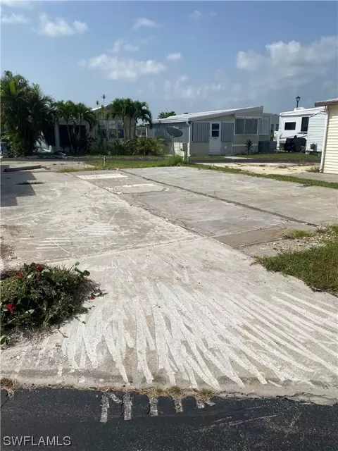 11741 Valleyview Dr, Fort Myers, FL 33908