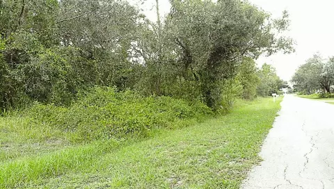 1411 Columbus Ave, Lehigh Acres, FL 33972