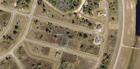 8040 Salem Cir, Labelle, FL 33935
