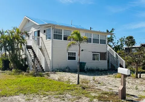 976 San Carlos Ct, Fort Myers Beach, FL 33931