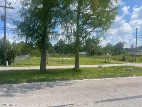 2201 Laurel Ln, North Fort Myers, FL 33917