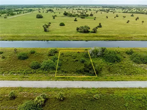 812 Berkshire Dr, Labelle, FL 33935