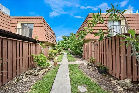 53 Cedarbend Dr #2, Fort Myers, FL 33919
