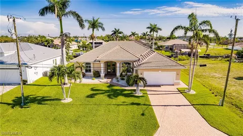 925 SW 40th Ter, Cape Coral, FL 33914