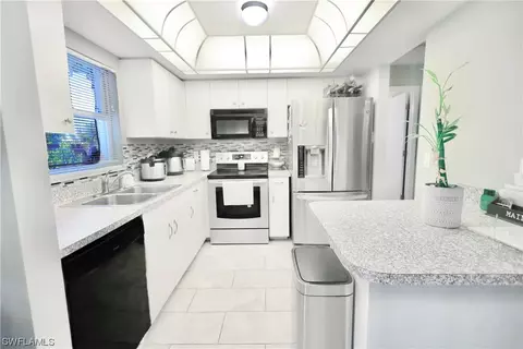 122 SE 7th St, Cape Coral, FL 33990