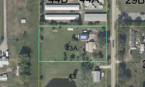 1080 Wagon Trl, Moore Haven, FL 33471