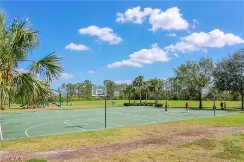2404 Laurentina Ln, Cape Coral, FL 33909