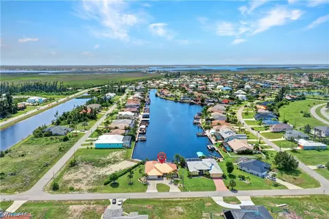 716 SW 32nd Ct, Cape Coral, FL 33991