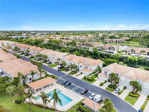 860 Village Edge Cir #2, Fort Myers, FL 33919