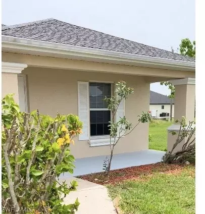 855 NE 6th Pl, Cape Coral, FL 33909