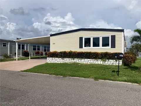 340 Shoreland Dr, Fort Myers, FL 33905