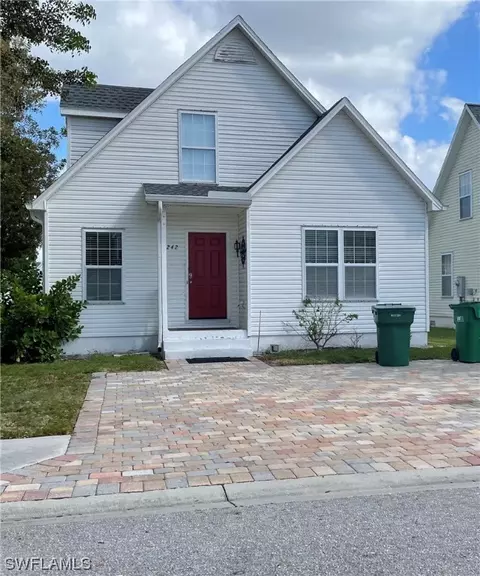 242 Leawood Cir, Naples, FL 34104
