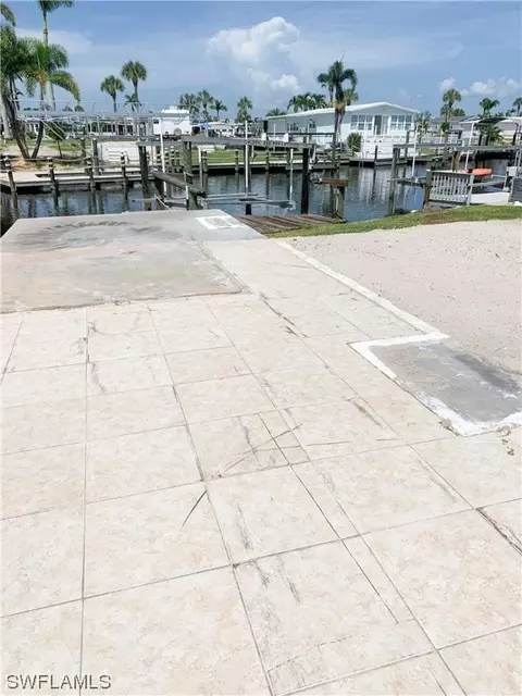 17800 Peppard Dr, Fort Myers Beach, FL 33931