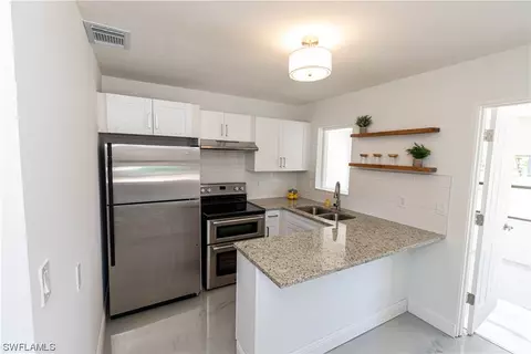2906 Saint Charles St, Fort Myers, FL 33916