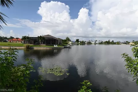 2030 NE 4th Ter, Cape Coral, FL 33909