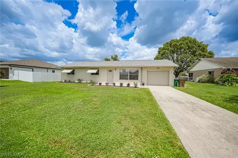 109 NE 9th Ct, Cape Coral, FL 33909