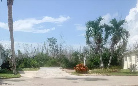 17941 Peppard Dr, Fort Myers Beach, FL 33931