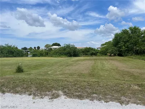 938 Meyerchick Dr, Moore Haven, FL 33471 photo 5