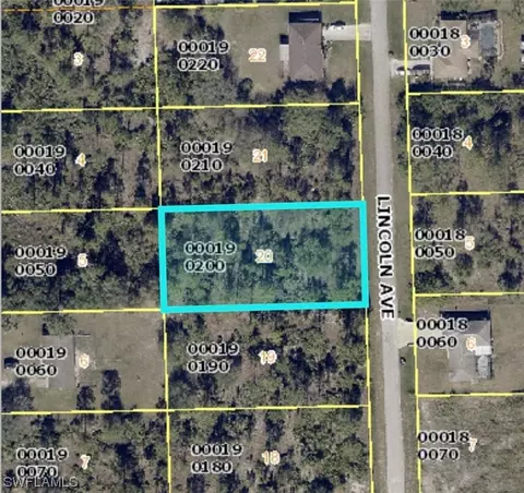 915 Lincoln Ave, Lehigh Acres, FL 33972