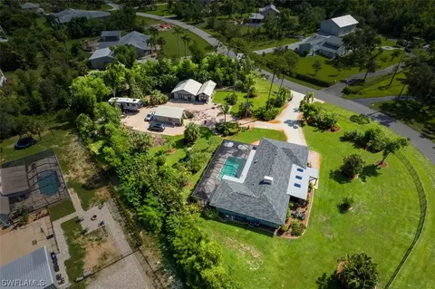 15780 Country Ct, Fort Myers, FL 33912