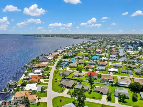 2536 SE 25th Pl, Cape Coral, FL 33904