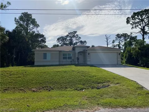 607 W 7th St, Lehigh Acres, FL 33972