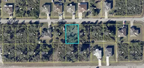 864 Chantilly St E, Lehigh Acres, FL 33974