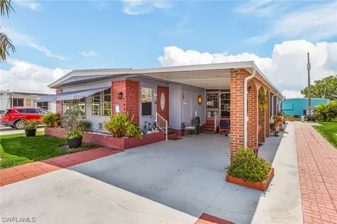760 Knotty Pine Cir, North Fort Myers, FL 33917