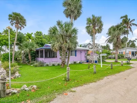 8291 Main St, Bokeelia, FL 33922