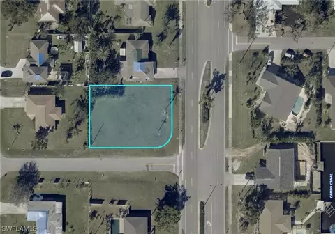 1622 Country Club Blvd, Cape Coral, FL 33990