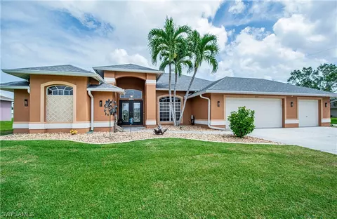 2221 Bolado Pkwy, Cape Coral, FL 33990