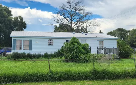 299 5th St, Moore Haven, FL 33471