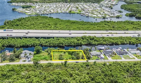 101 Schneider Dr, Fort Myers, FL 33905