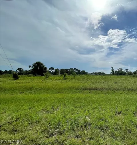 7021 Burma Cir, Labelle, FL 33935