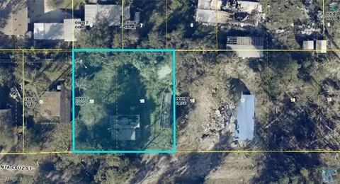 235-237 Santa Cruz St, North Fort Myers, FL 33903
