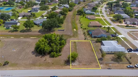 660 Manhattan St E, Lehigh Acres, FL 33974