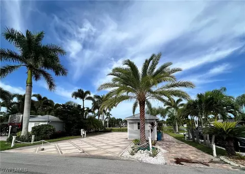 5720 Brightwood Dr, Fort Myers, FL 33905
