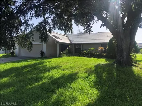 433 SE 9th Pl, Cape Coral, FL 33990