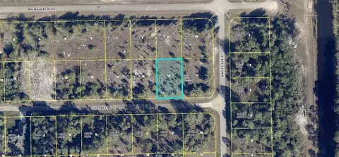 1263-1265 Hillcrest St E, Lehigh Acres, FL 33974