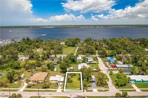 3679 Seminole Ave, Fort Myers, FL 33916