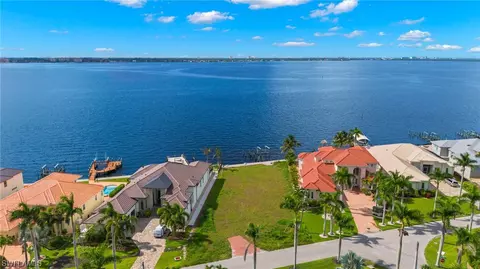 304 Bayshore Dr, Cape Coral, FL 33904