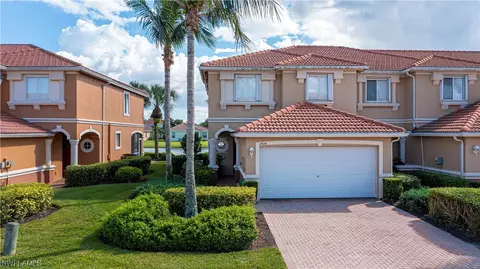 2424 Laurentina Ln, Cape Coral, FL 33990