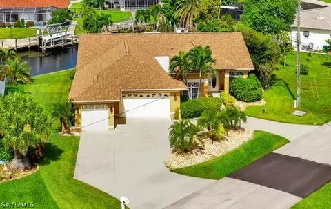 3706 SE 12th Ct, Cape Coral, FL 33904