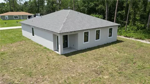 8023 Oakleaf Cir, Labelle, FL 33935 photo 3
