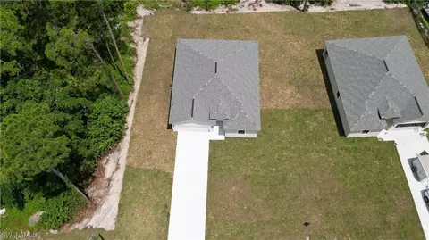 8023 Oakleaf Cir, Labelle, FL 33935 photo 2