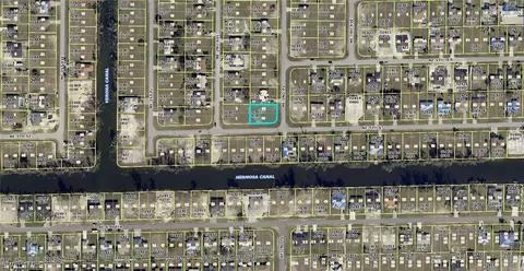 902 NE 2nd Pl, Cape Coral, FL 33909