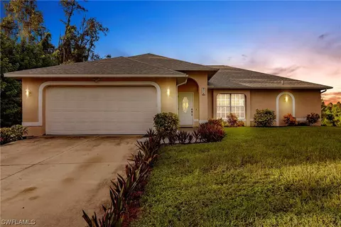 916 Ardmore St, Lehigh Acres, FL 33974
