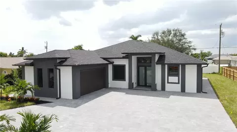 3102 Country Club Blvd, Cape Coral, FL 33904