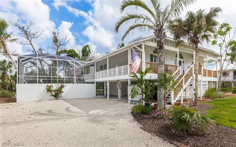 13430 Almond Dr, Fort Myers, FL 33908