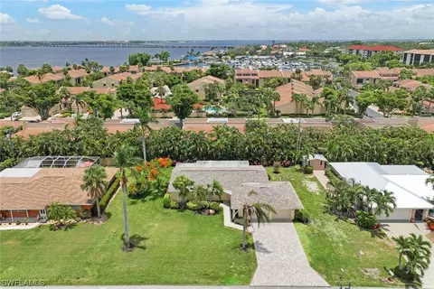 857 N Town And River Dr, Fort Myers, FL 33919